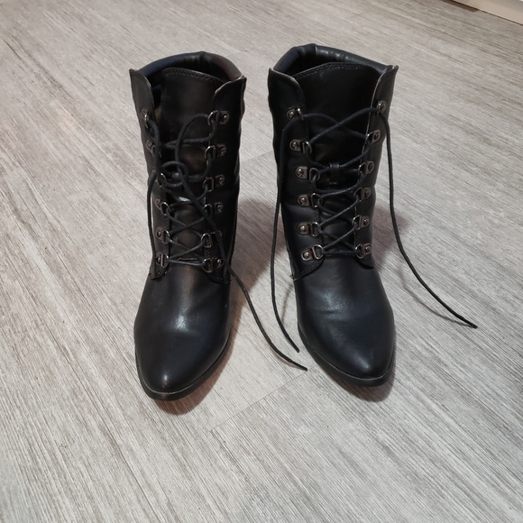 Black Pointed Toe High Heel Leather Ankle Booties sz 8 - Picture 2 of 7